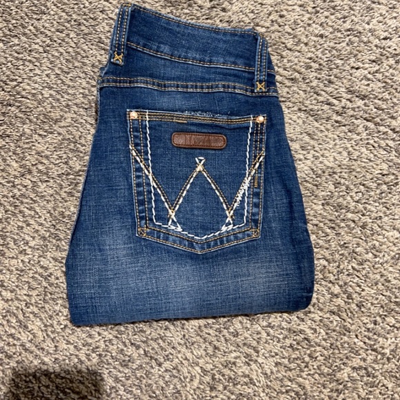 Ladies Wranglers Jeans. Lightly worn. Size 11X32 - Picture 2 of 3